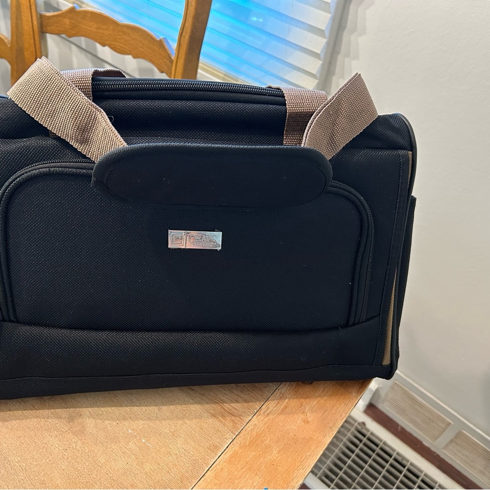 Chaps Voyager Collection 16” Deluxe Stylish Men's Bag